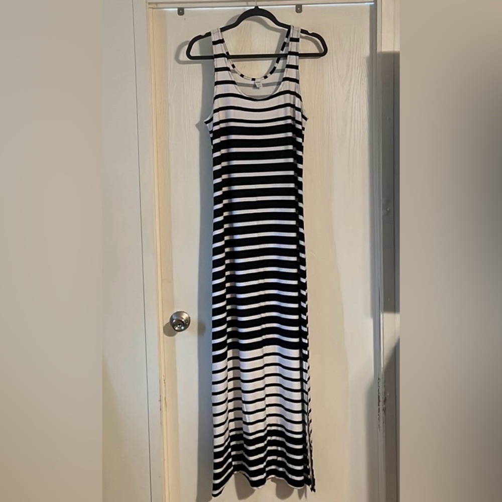 Old Navy Black & White Striped Maxi Dress Medium